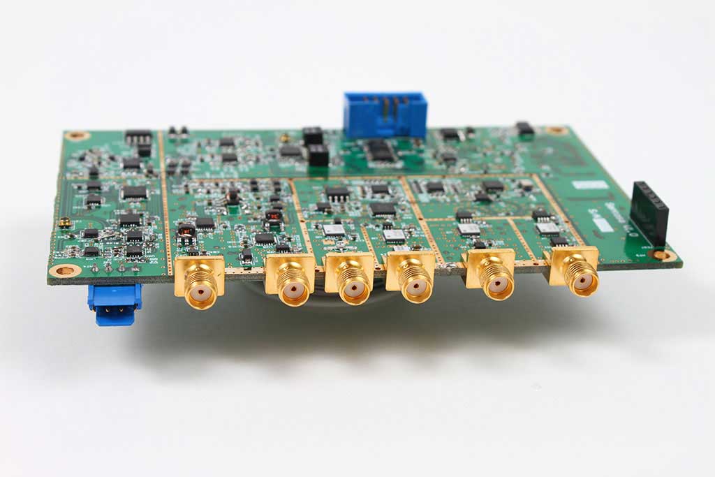 QUAD-BAND UWB TRANSCEIVER